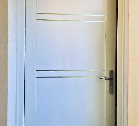 Pose d'une porte d'entrée
