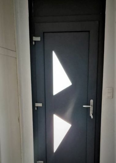 Pose d'une porte d'entrée à la Ciotat