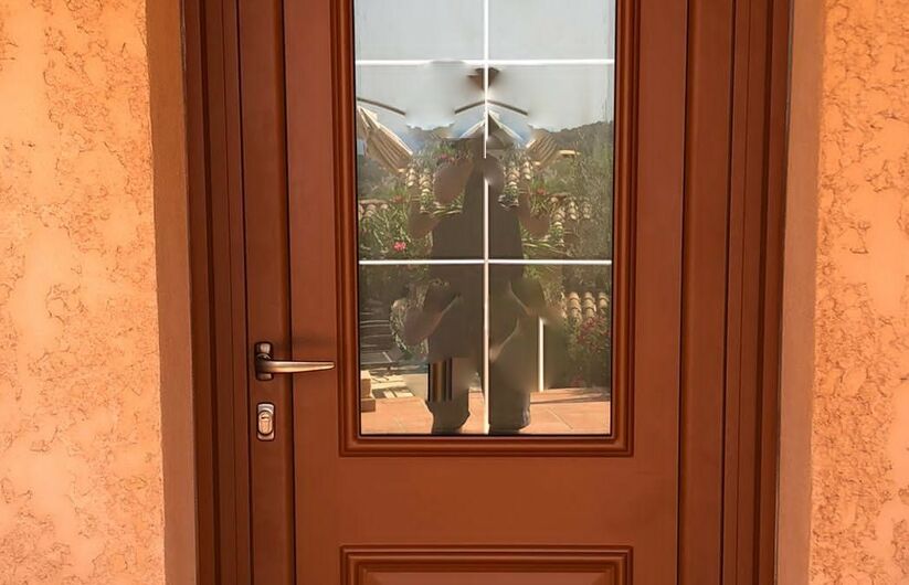 Pose d'une porte d'entrée Mixte modèle CASTILLE